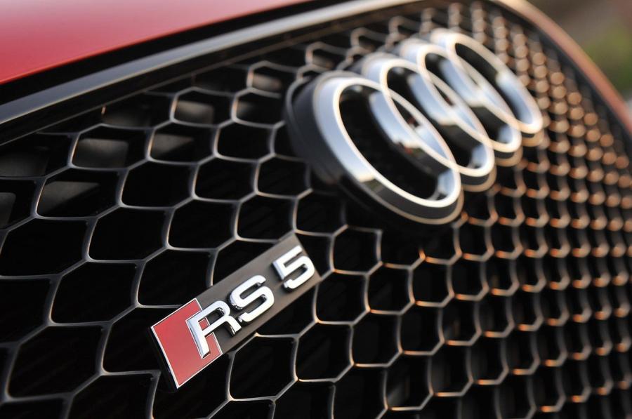 Логотип Audi RS5 Coupe 2012 года  (NA) (фото 86 из 104)